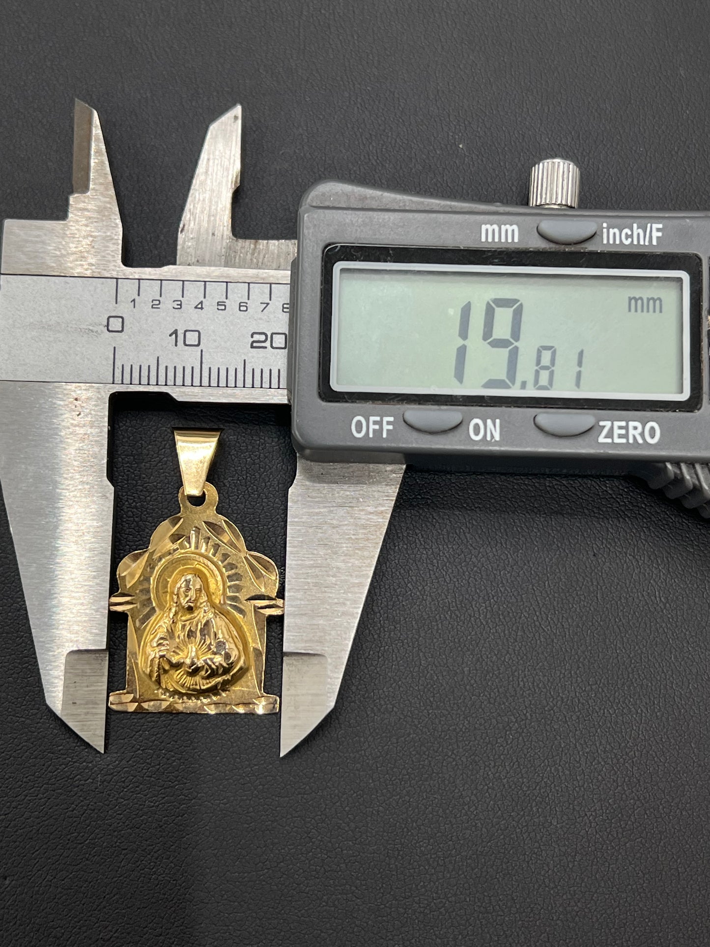 Gold 14k Jesus pendant